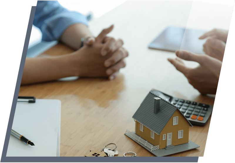 refinance-your-mortage-BG-MOBILE-5 Two people sitting across from each other at a table